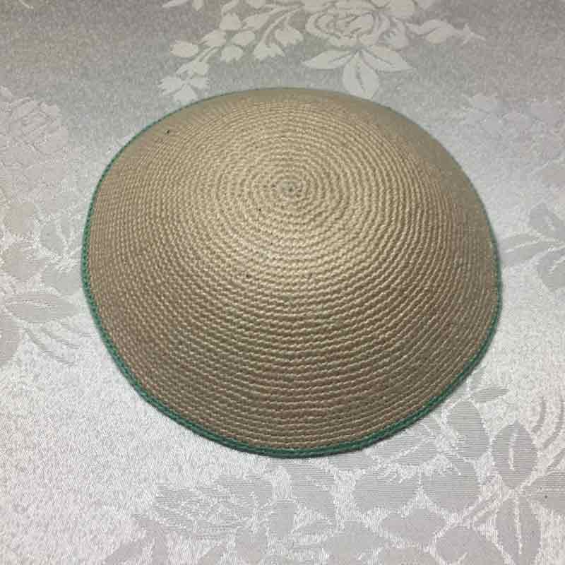 כיפה סרוגה עבודת יד עם פס