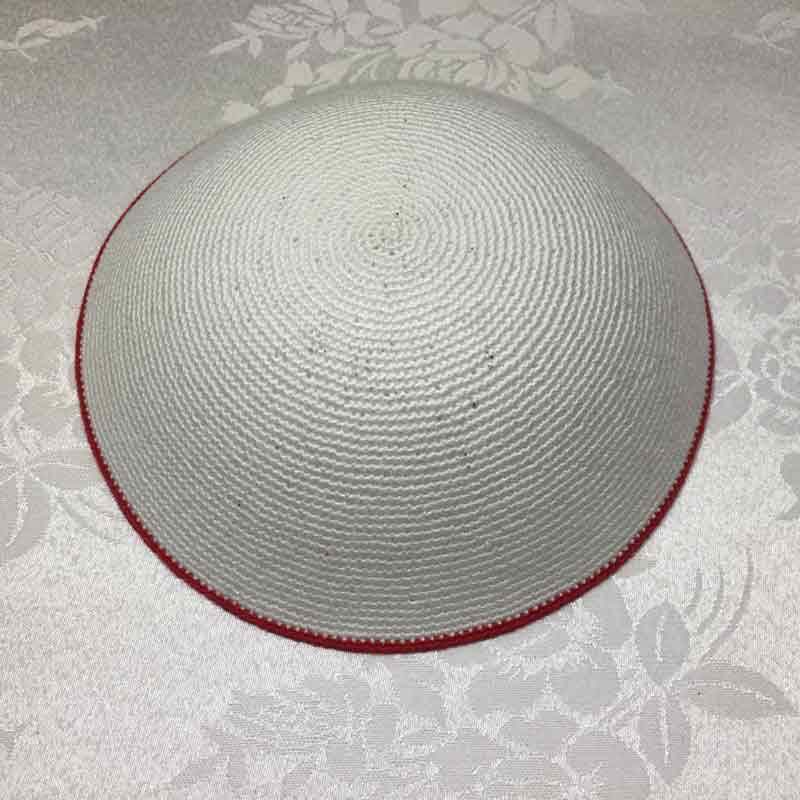 כיפה סרוגה עבודת יד עם פס