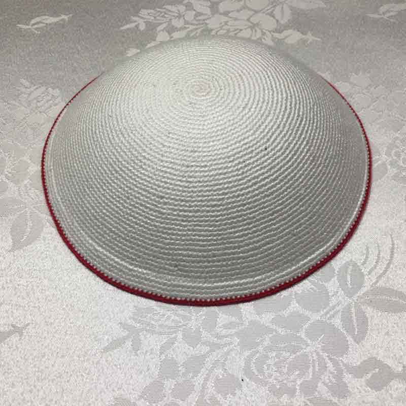 כיפה סרוגה עבודת יד עם פס