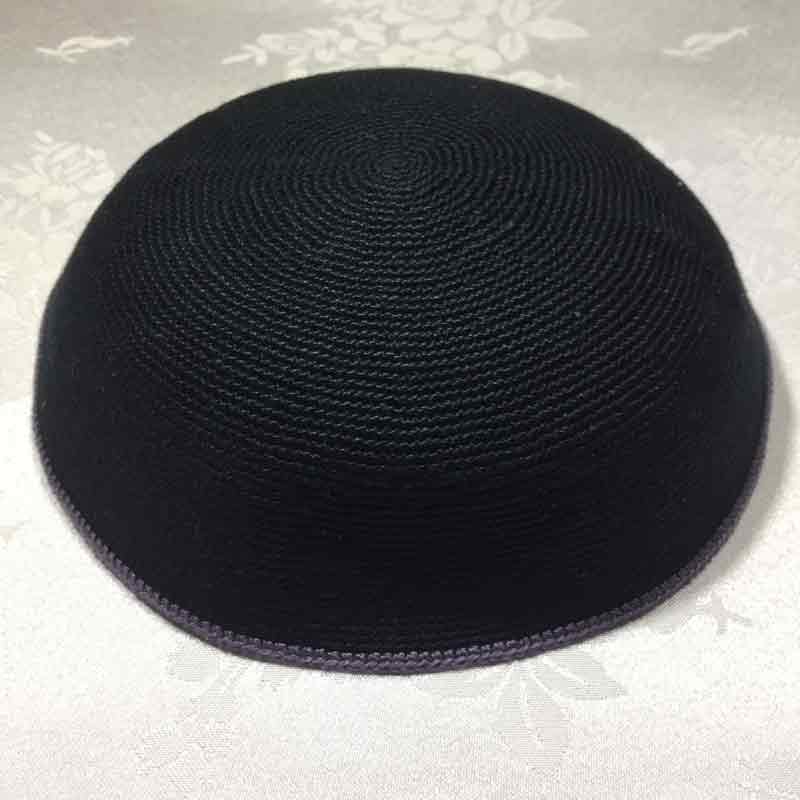 כיפה סרוגה עבודת יד עם פס