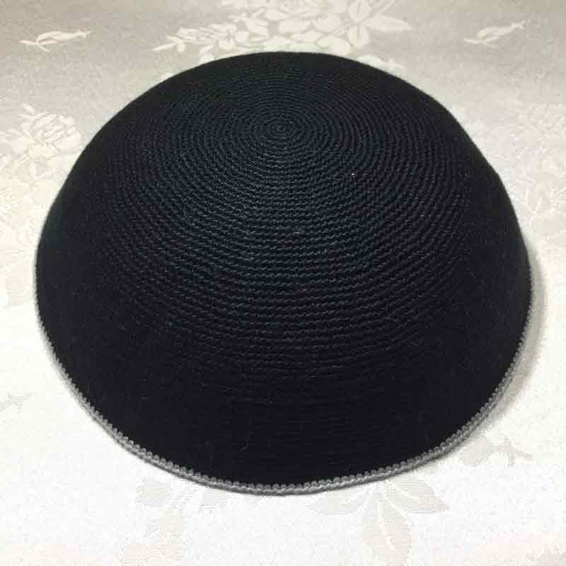 כיפה סרוגה עבודת יד עם פס