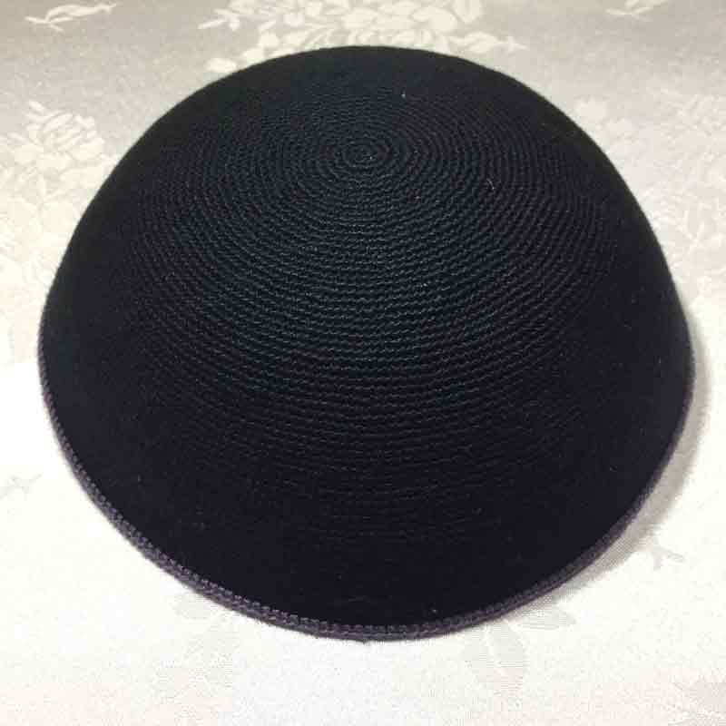 כיפה סרוגה עבודת יד עם פס