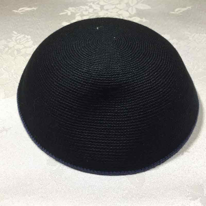 כיפה סרוגה עבודת יד עם פס