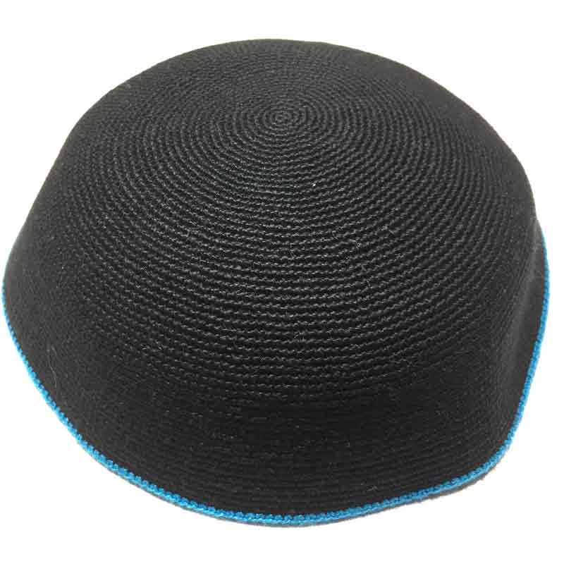 כיפה סרוגה עבודת יד עם פס