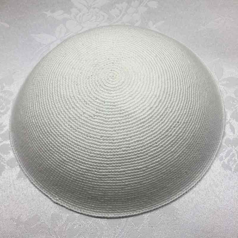 כיפה סרוגה לבנה עבודת יד